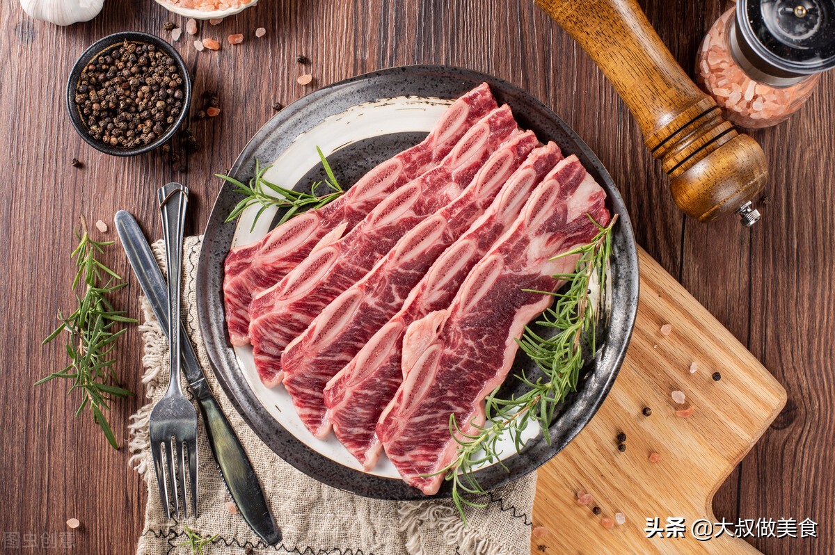 牛仔骨怎么做好吃又简单（3步就能做出鲜嫩多汁的牛仔骨）