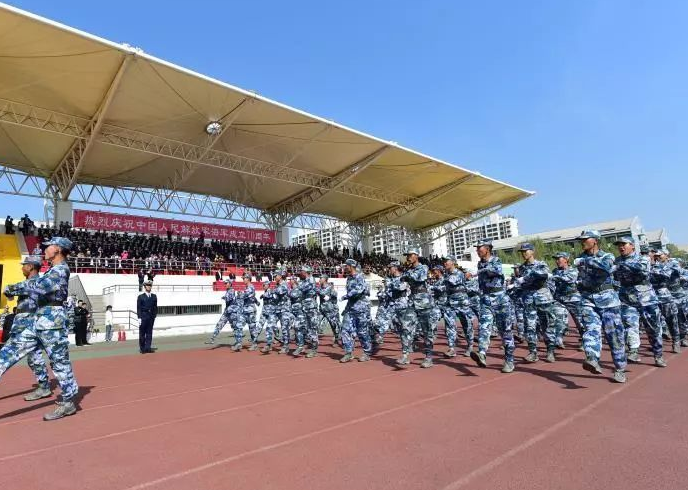 “我不是家长，是学生本人”，院校新生报到现场，70后被误会