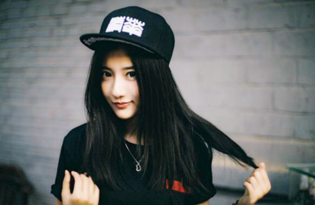 清华“最美证件照”女神，美貌与才华并存，校花真的名副其实