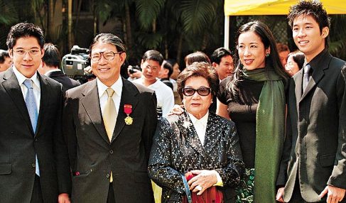 霍家四代女眷皆是极品，悄无声息便可搅动半个世纪风云