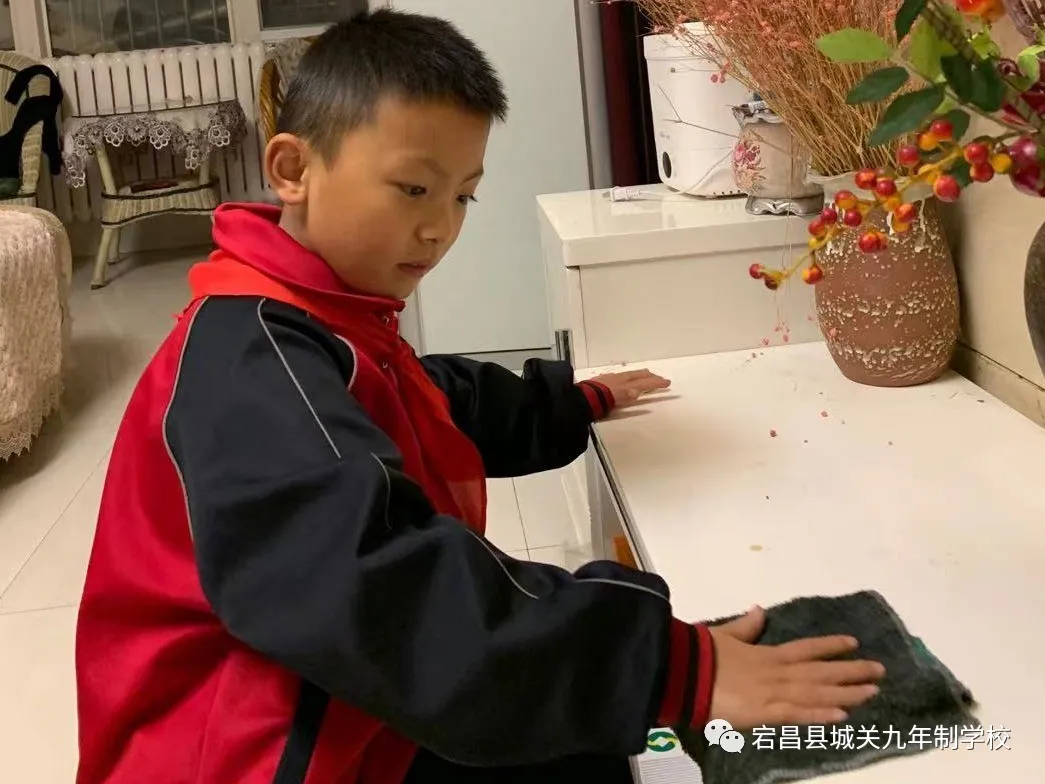 ӛ]崲hPƌWУʮ·ݡ\֮ǡux