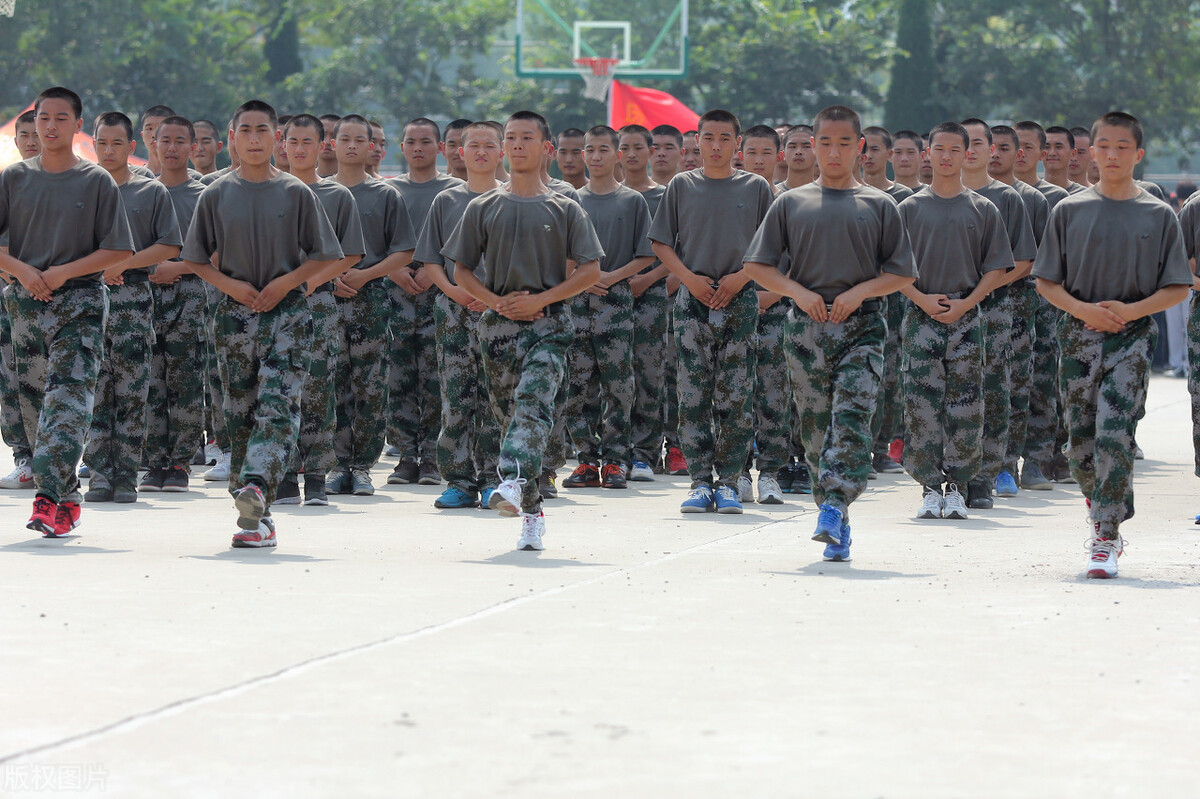 选择中专学校，我只推荐实施军事化管理的那家，错不了