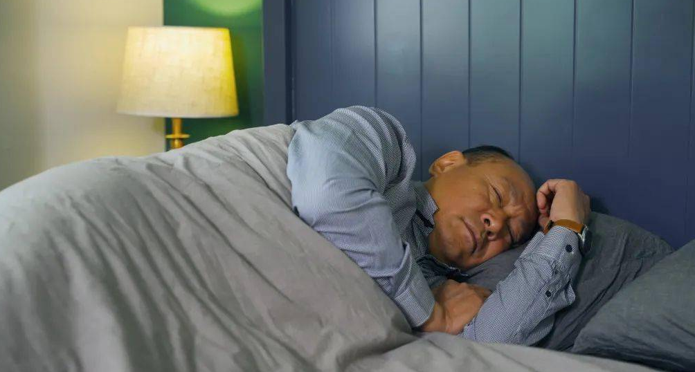 夜间睡觉感觉呼吸困难？别把它不当回事，小心拖成大病