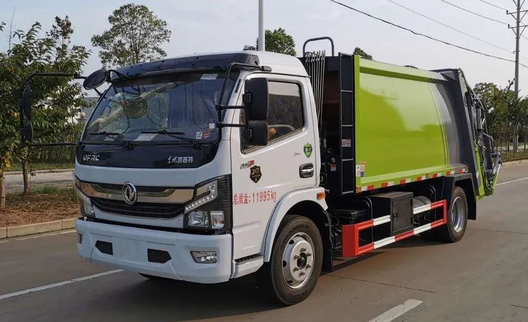 東風多利卡壓縮式垃圾車是湖北潤力專用汽車有限公司生產的新一代後裝