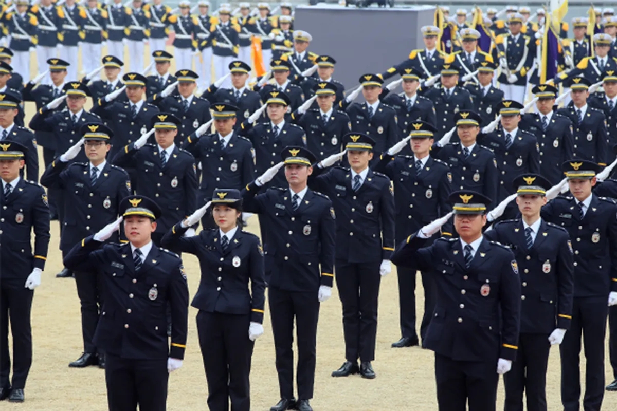 韩国警察文化:做巡警32年才能升管理层?正当性不被民众认可?