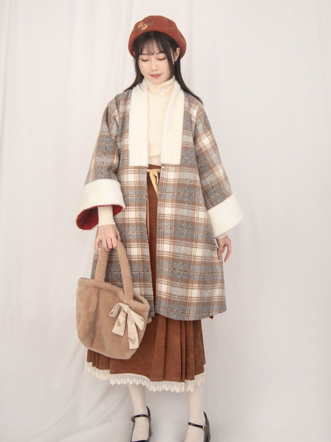 “学院风”汉服长什么样？不仅简约时尚，还很保暖，高级感十足