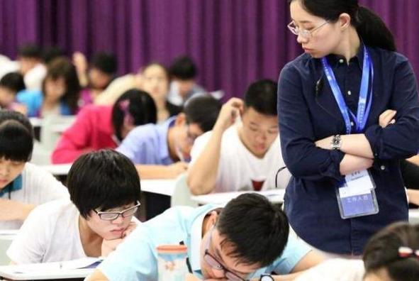 2022年高考新增“复读生限制”，部分考生欲哭无泪，上大学变难了