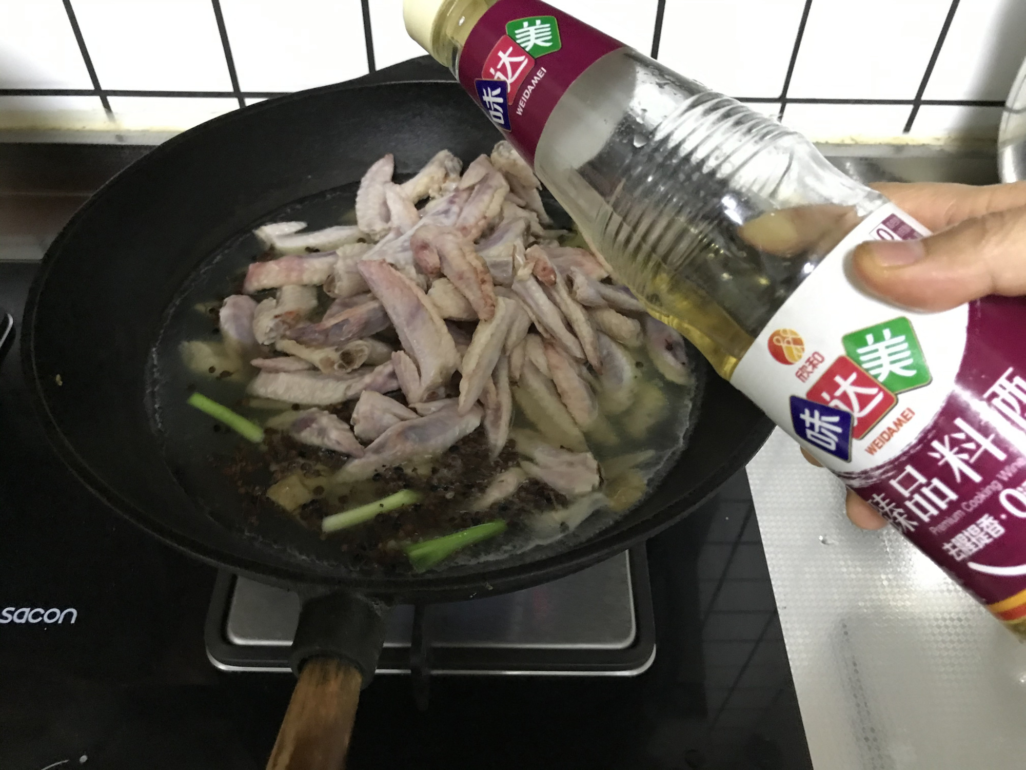 图片[4]-【酸辣鸡翅尖】做法步骤图 走红朋友圈 网友：这吃法太爽了-起舞食谱网