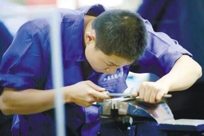 21年高考文理分数线引争议，文科生直呼不公平，学文真的吃亏吗？