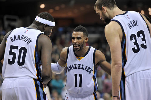 灰熊黑八谁功劳最大(身高2米06,砍43 17,打爆格林 黑八巅峰马刺,没