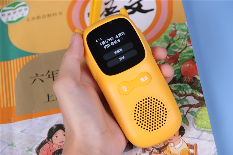 新一代復(fù)讀機(jī)居然小學(xué)學(xué)科全覆蓋，牛聽聽超記牛體驗(yàn)