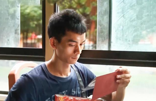 参加了13次高考的唐尚珺，今年还是没能如愿，明年或将背水一战