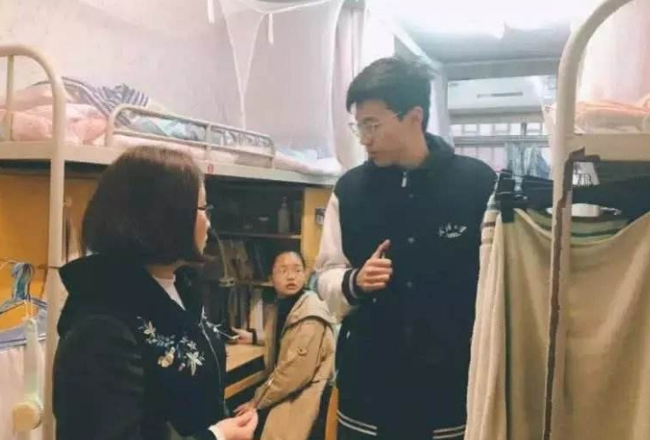 大学寝室开设“书院制”，男女混住让女生家长担心，校方给出解释