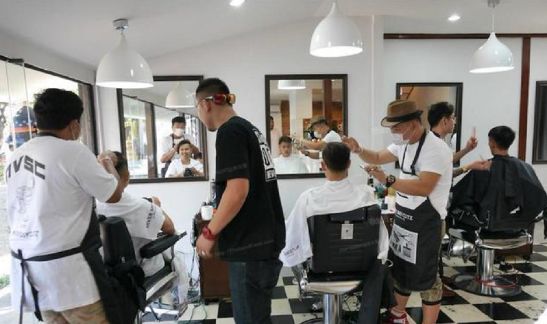 大学生开理发店，利用免费的理发卡，半年赚了60万，套路值得借鉴