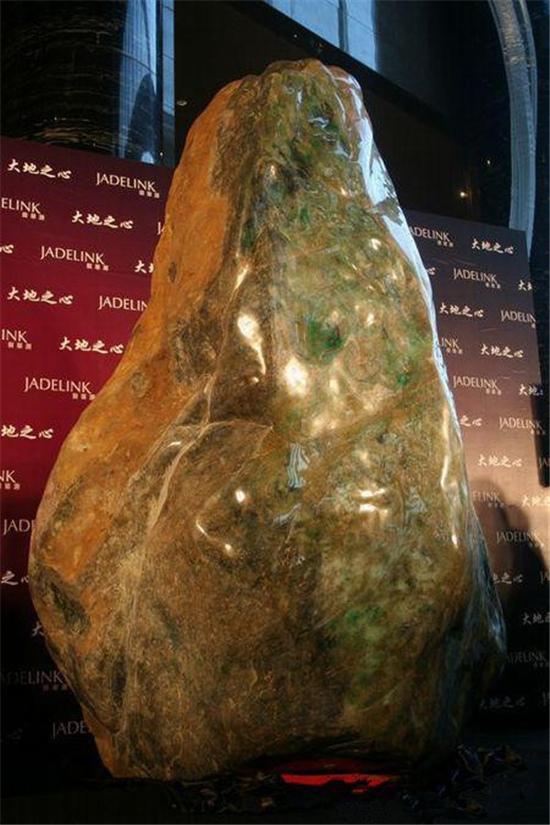 国内翡翠原石(来自世界各地的天价翡翠原石，巨大无比，一件比一件惊人和有故事)
