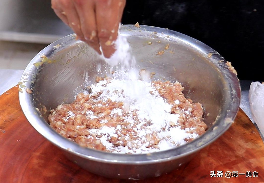 红烧狮子头最简单做法（红烧狮子头的正确做法）
