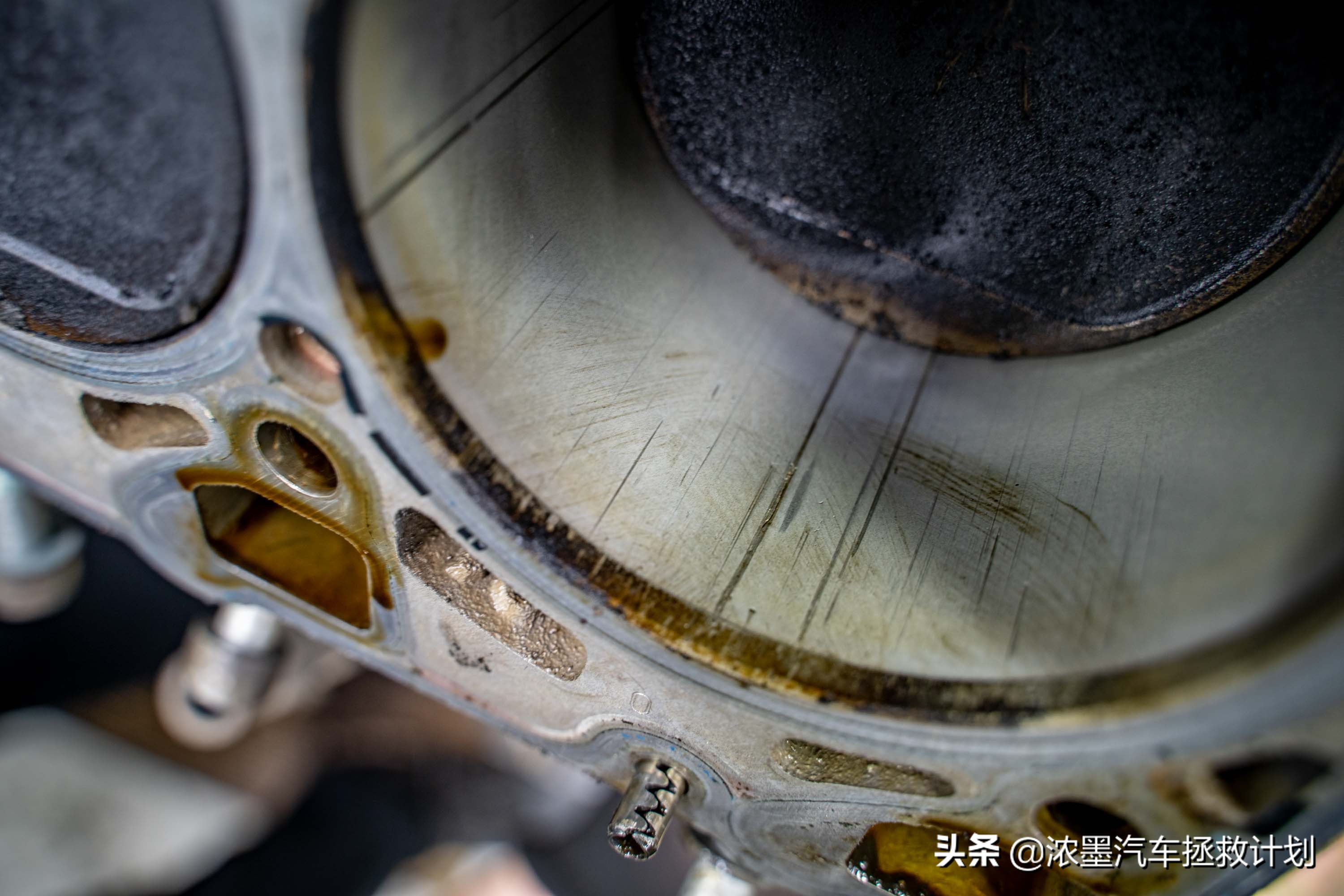 「迟暮英雄」整修一台十多年前的奥迪A6发动机，治理烧油烧水