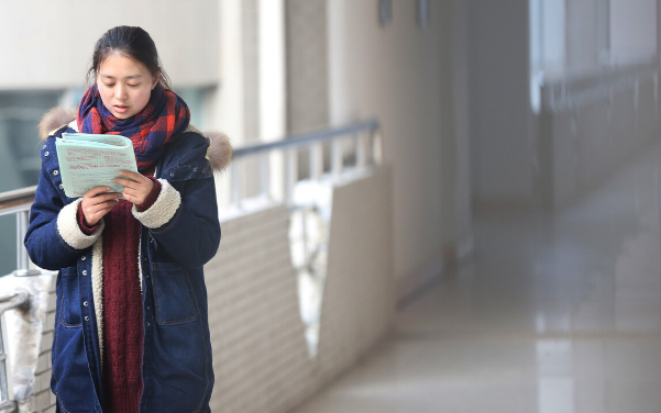 大学期末考试60分就过，为啥有很多大学生挂科？听听辅导员咋说