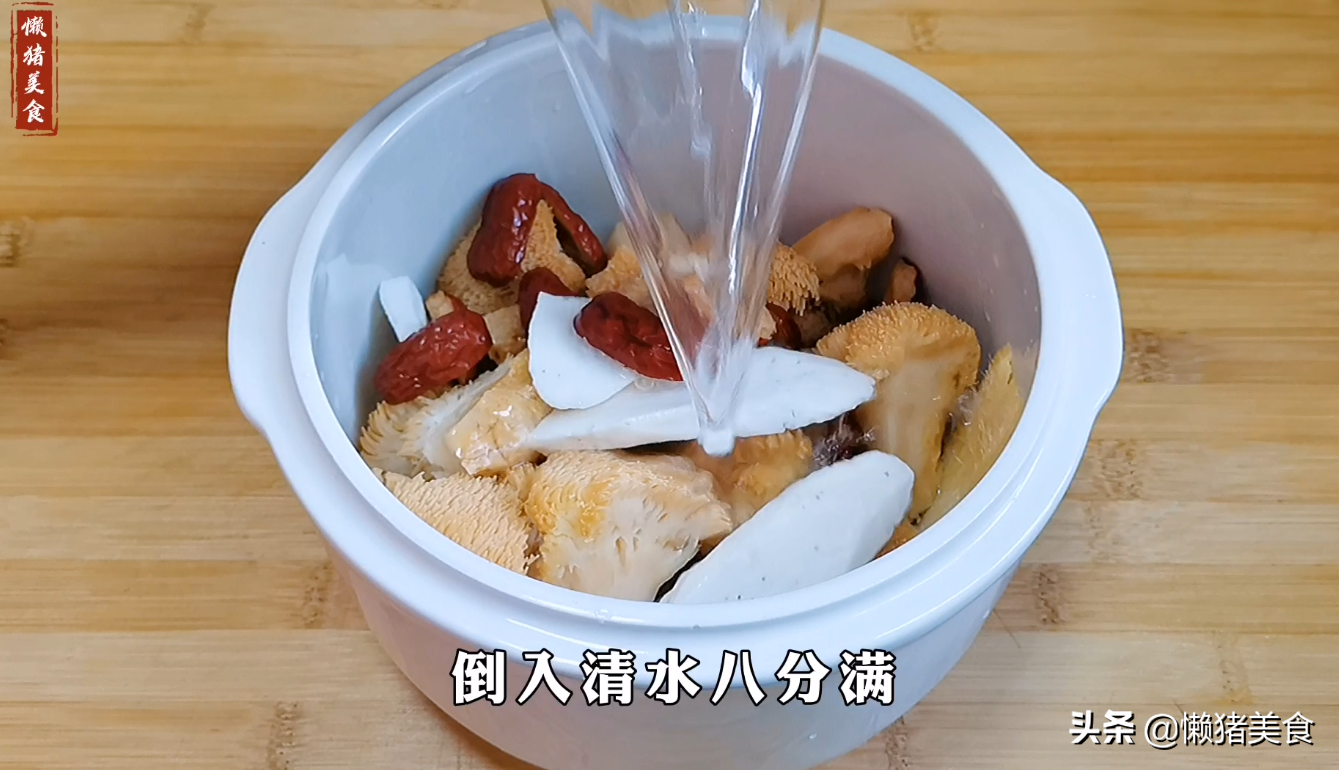 猴头菇和什么材料搭配炖汤最养胃？学会给家人煲，大人小孩 都爱