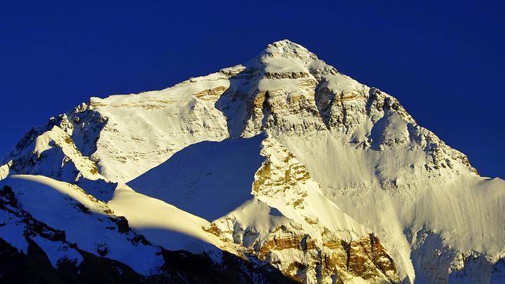 珠穆朗玛峰的高度(珠峰高度是8844米，为啥别国仍认为是8848米，两个数值其实都不错)
