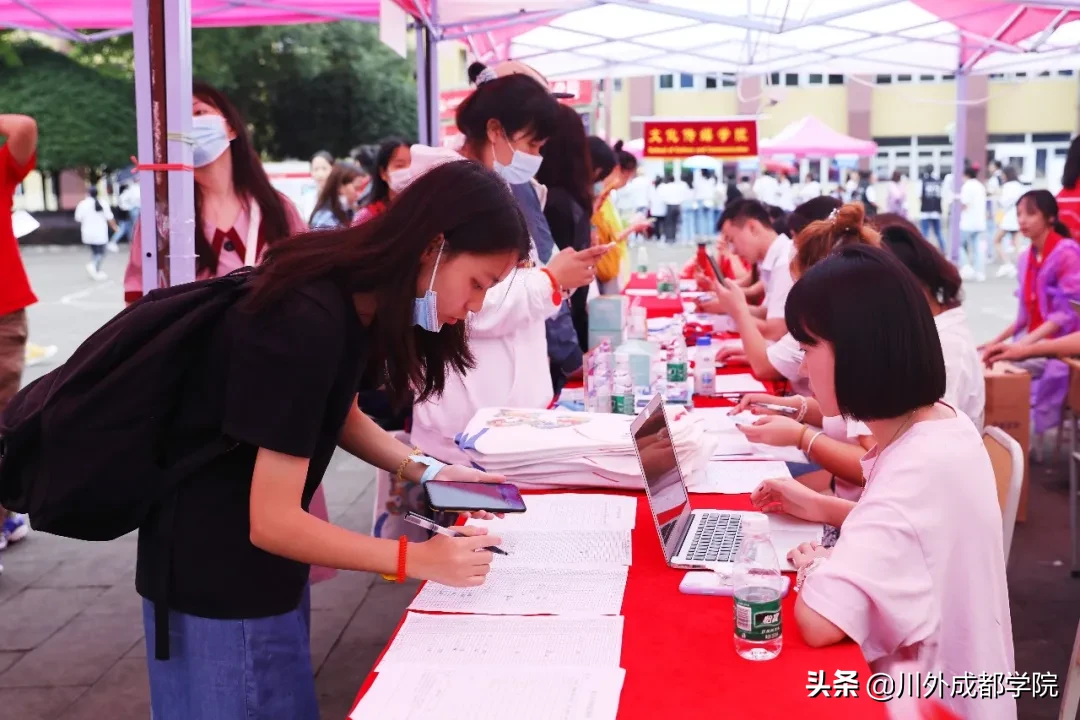 2020级萌新报到！欢迎最年轻的四川外国语大学成都学院人