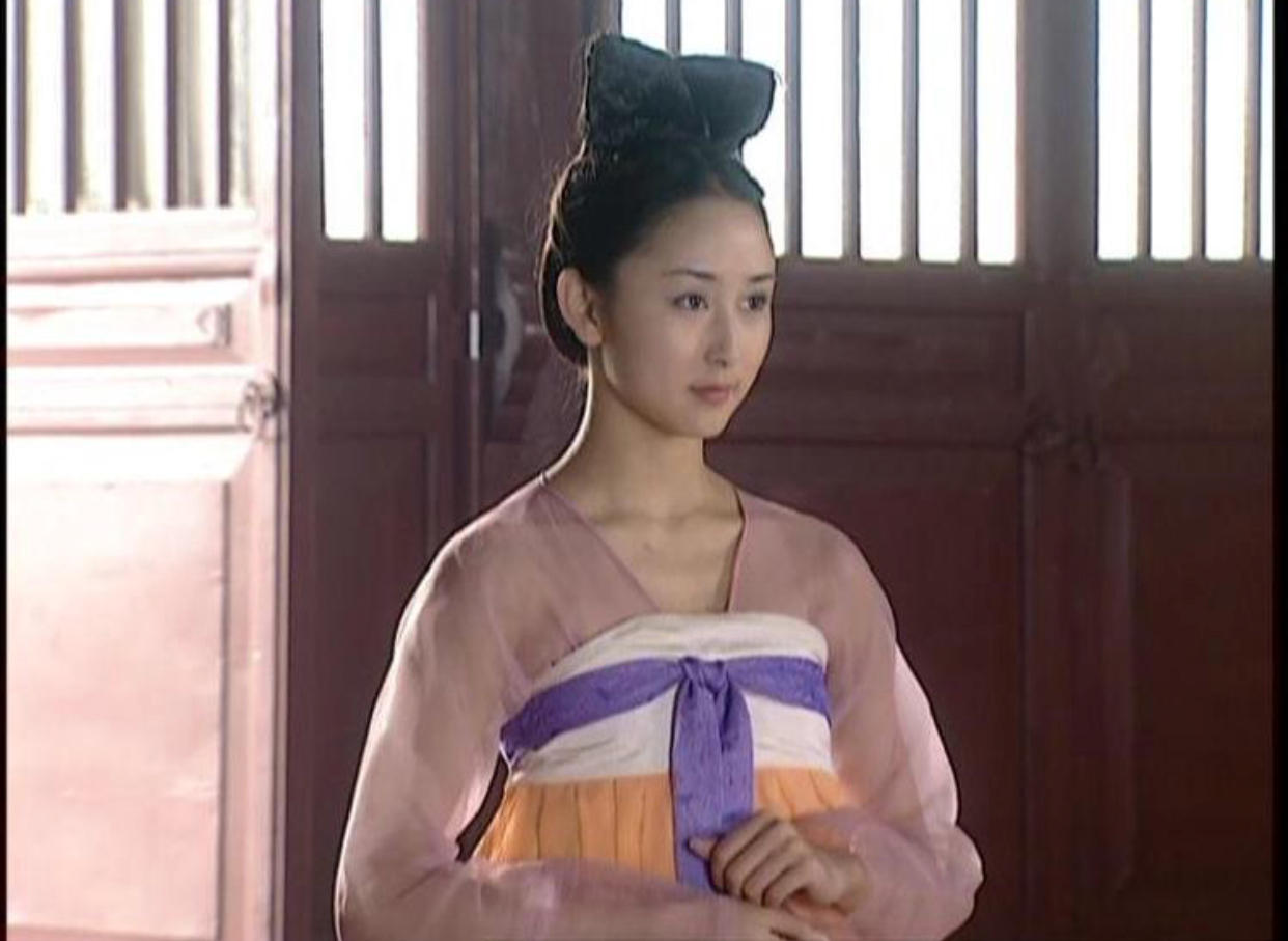 2000年,她在《大明宫词》里饰演了少年韦氏,虽然戏份不多,但清丽的