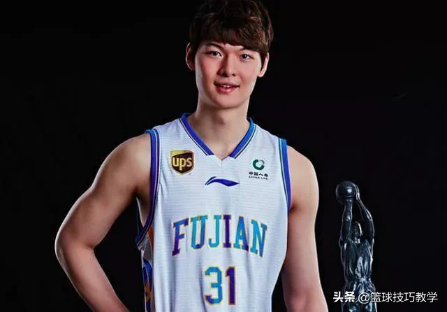 為什么中國球員去不去nba（這位中國球員，被灰熊選中，4年了，為何到現在還沒去NBA？）