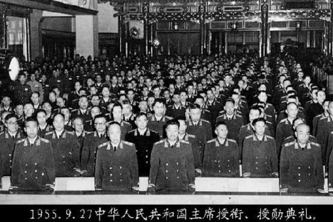 毛泽东拒当大元帅，陈毅差点落榜，十大元帅授衔大揭秘