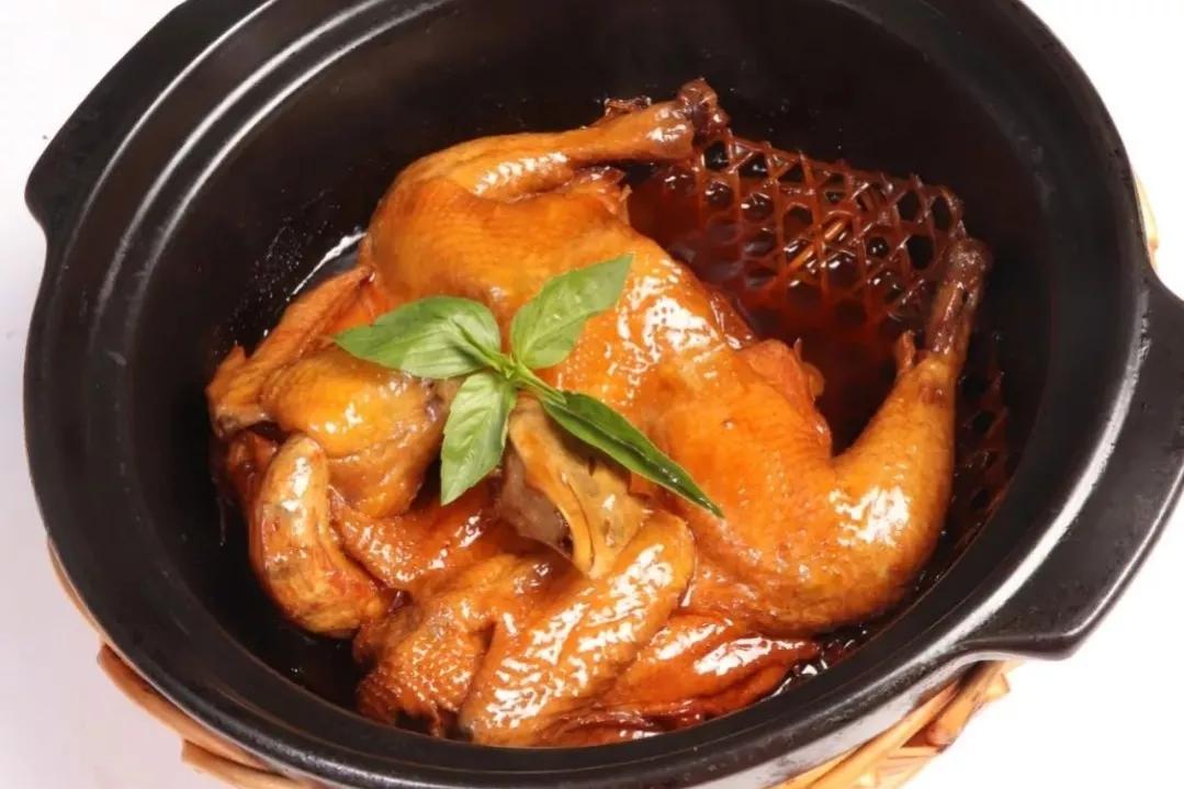 仔油姜花雕酒沙煲鸡