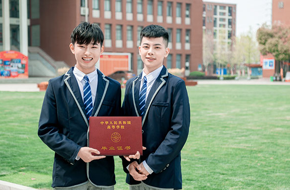 学费3万的本科和5千的大专，考生要如何选择，其中差别要知晓