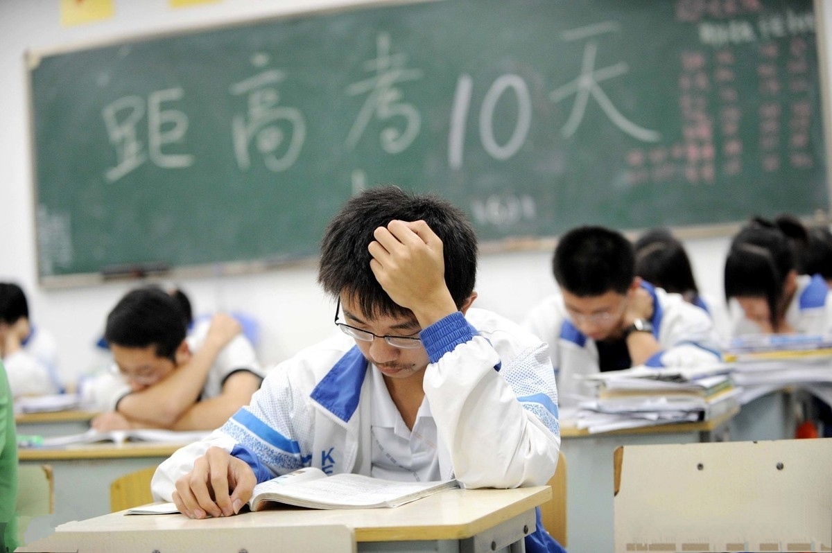 今年高考试题难度增加，这两个科目最明显，学生要加强复习