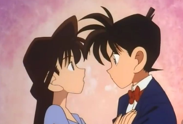 《云霄飞车杀人事件》里,就已经和毛利兰表白了,那个时候新一和小兰