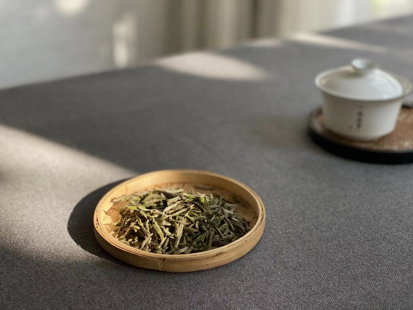 春节送礼这么简单？岩茶送水仙肉桂，白茶送白毫银针，那红茶呢？