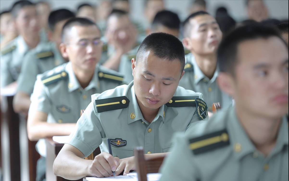专科生大学期间当兵，最好的出路就是考士官学校，原因有5点