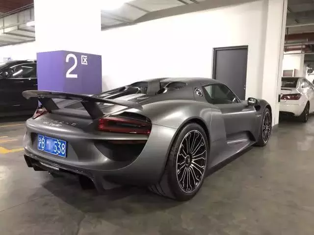 一台属于未来十年的超级跑车——保时捷918 Spyder