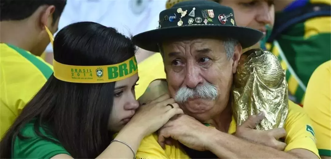 德国巴西惨案(世界杯惨案：巴西家门口1-7不敌德国，桑巴球迷难以置信)