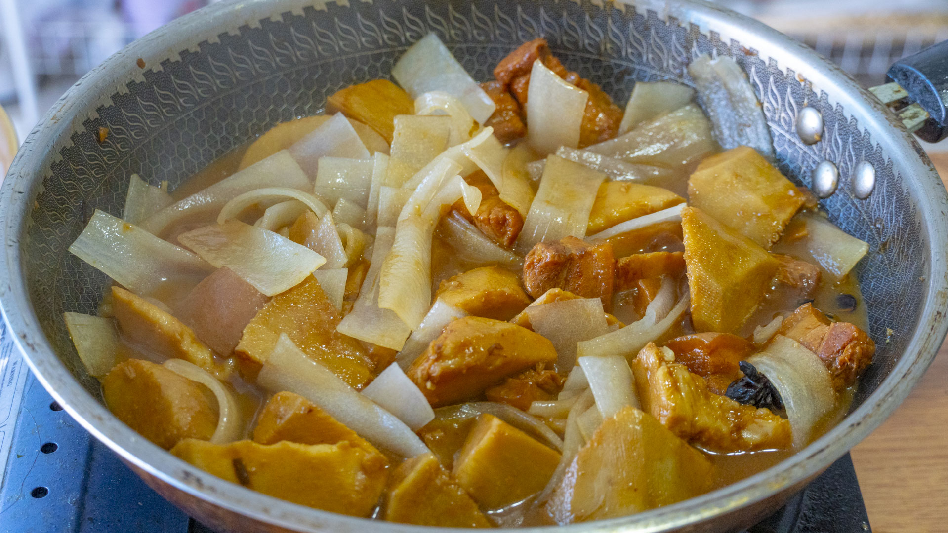 这才是芋头最好吃的做法，软糯鲜香，热乎乎的一大锅，上桌就抢光