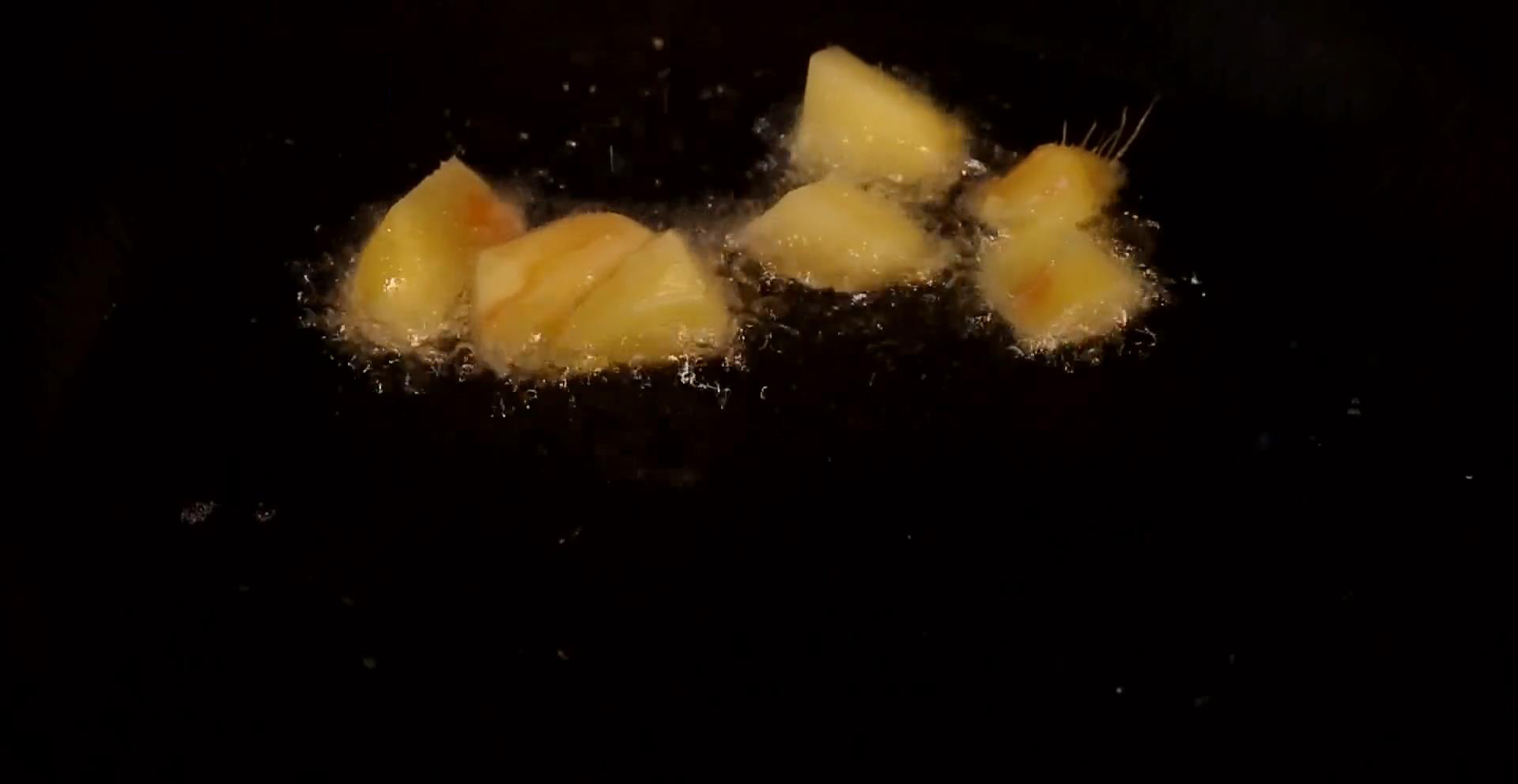 黄花鱼炖豆腐，鲜嫩入味，看着就有食欲