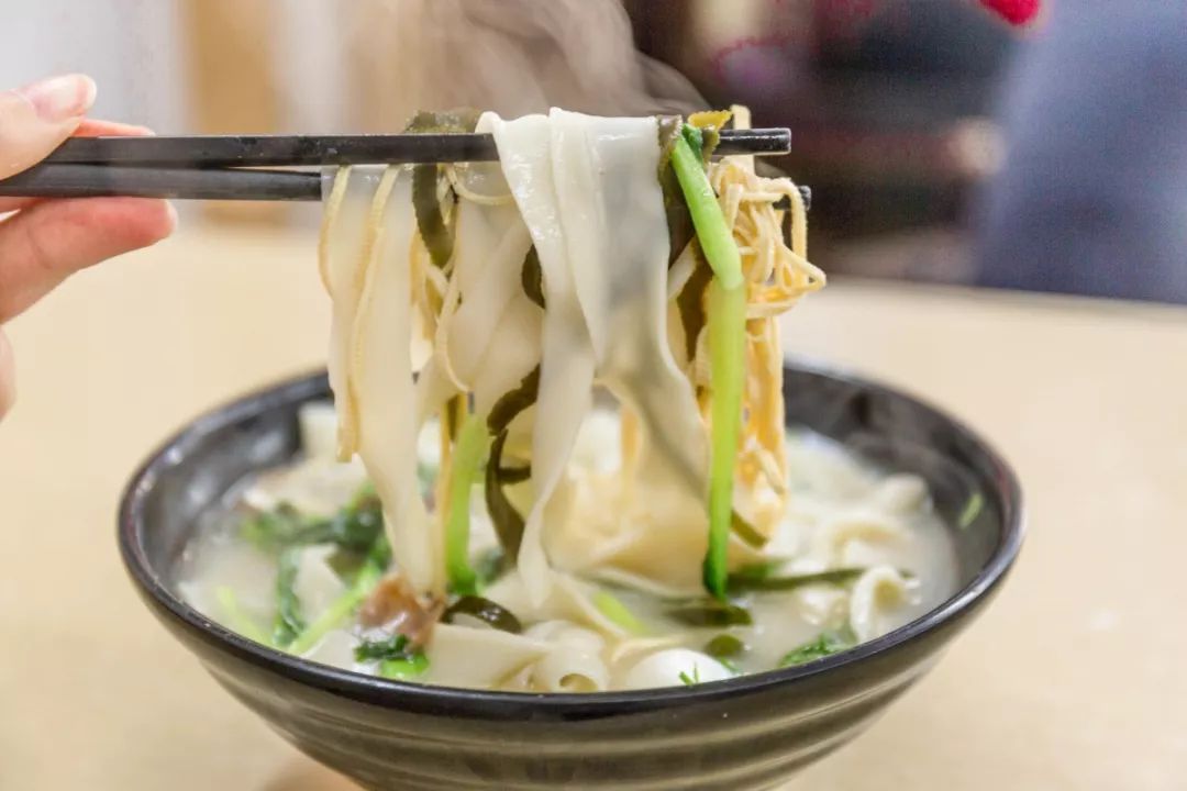 南京高校后街Battle战，一街更比一街香