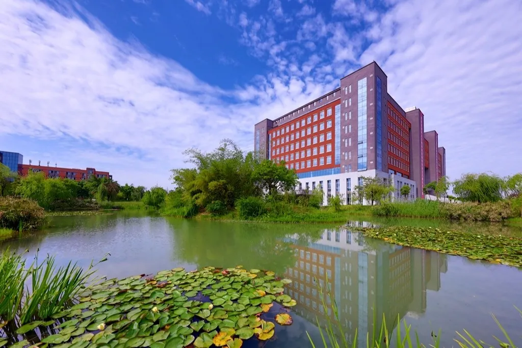 德阳这个学校真牛，虽是专科大学，却有4个专业在川本科批次招生