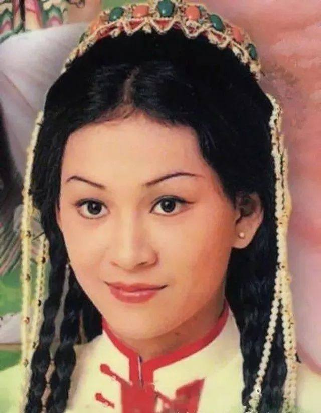 二,餘安安:1976年在tvb電視劇《書劍恩仇錄》中出演香香公主