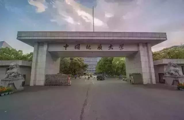 惊艳！武汉4朵金花：考入同一所大学，入住同一间宿舍，大四集体保研名校！