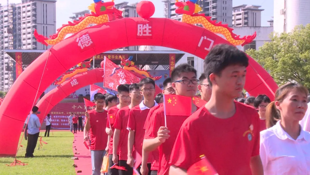 穿汉服、行冠礼、过成人门，新干二中隆重举行成人礼