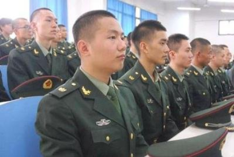 想要参军的学生注意！部队直招士官来了，直接授衔的可不多见