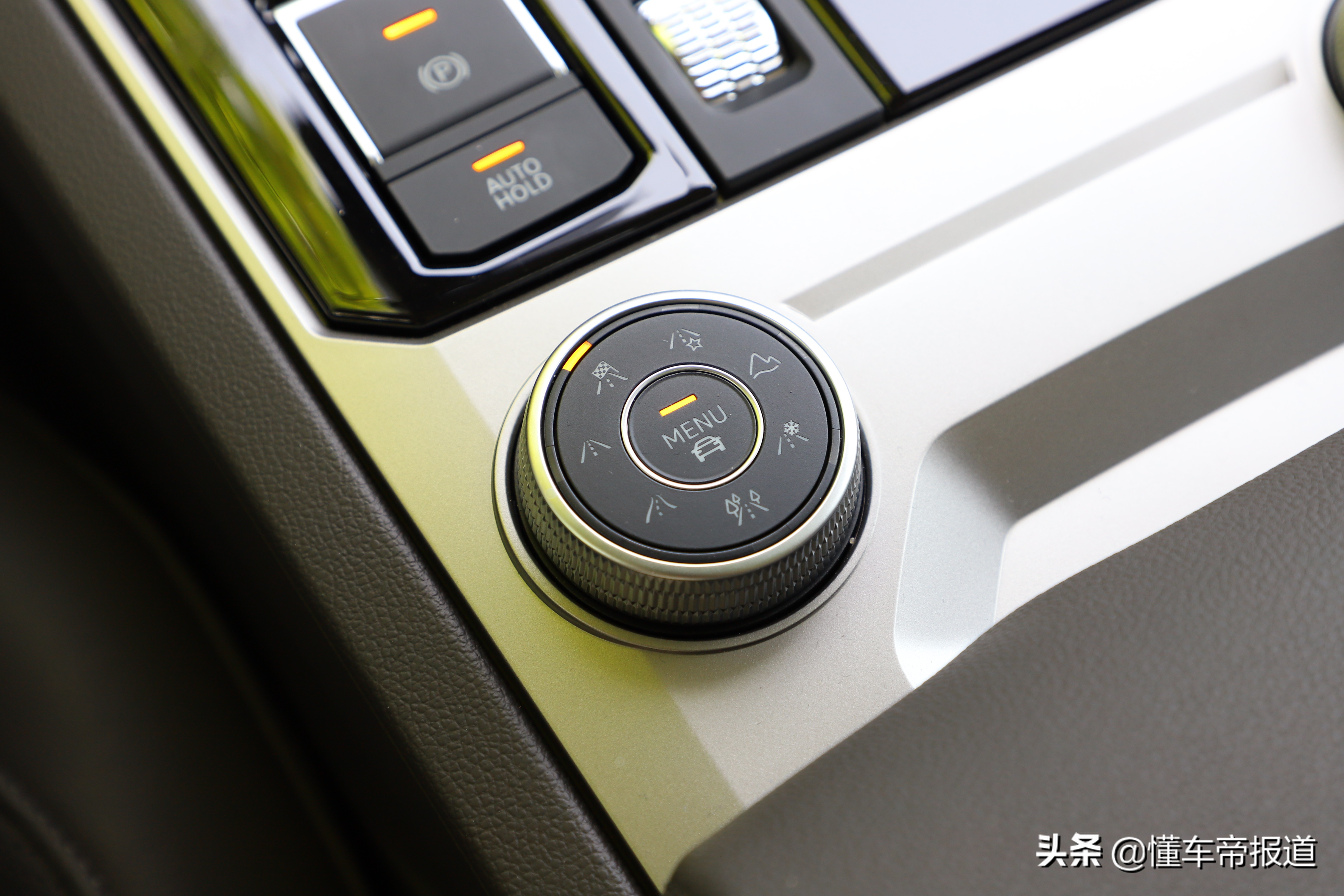 新车｜用黑化补足气场，试驾大众途锐3.0 TSI锐享版曜黑运动套装