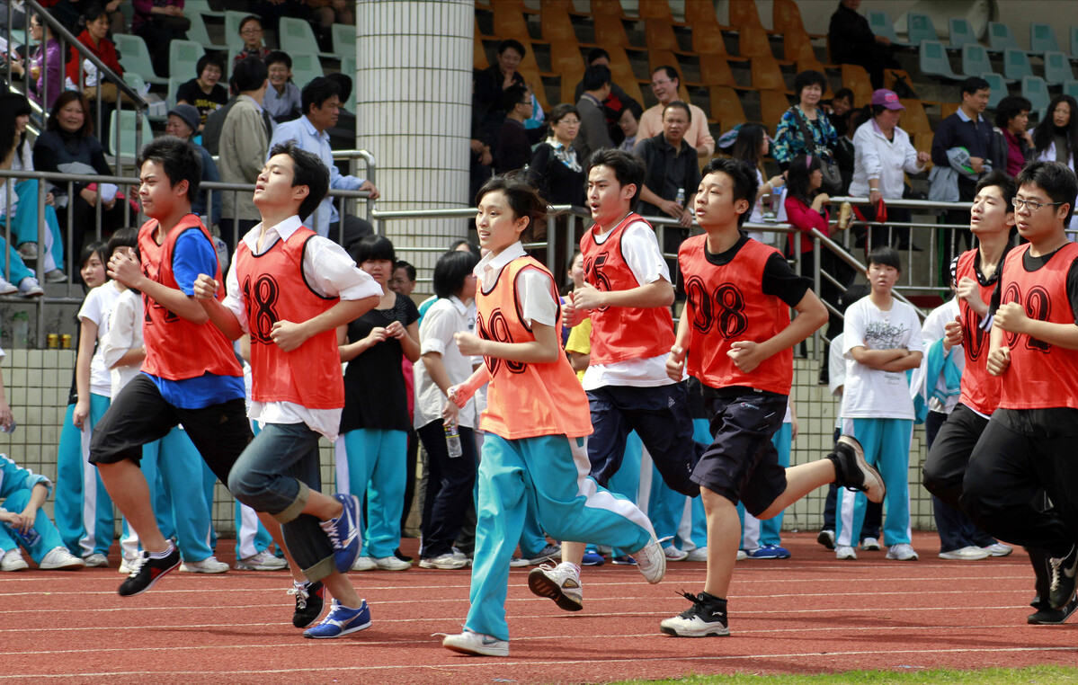操场最外圈一圈多少米(初中体育老师公认的"省力跑步法",助你快速到