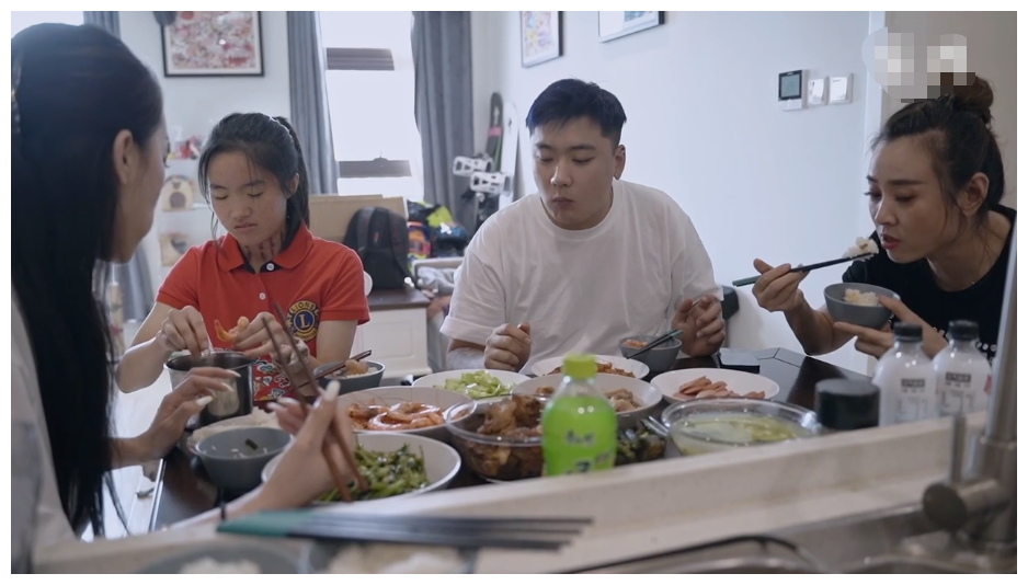 七年过去了，《变形计》中的那个“最美乡村女孩”，过得还好吗？