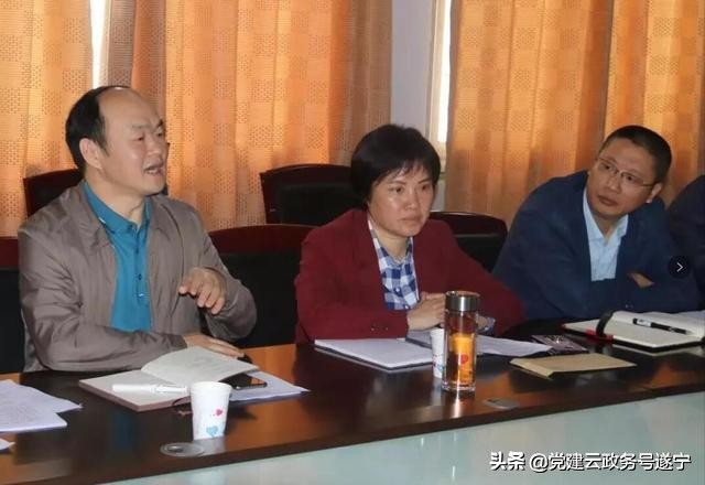 蓬溪县委常委、宣传部长杨帆一行慰问任隆中学高三教师