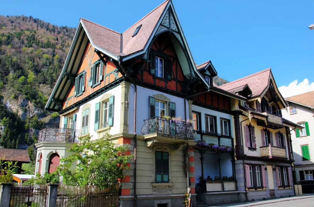 2014年，两个荷兰女孩出国旅游神秘失踪，留下90张无法解释的照片