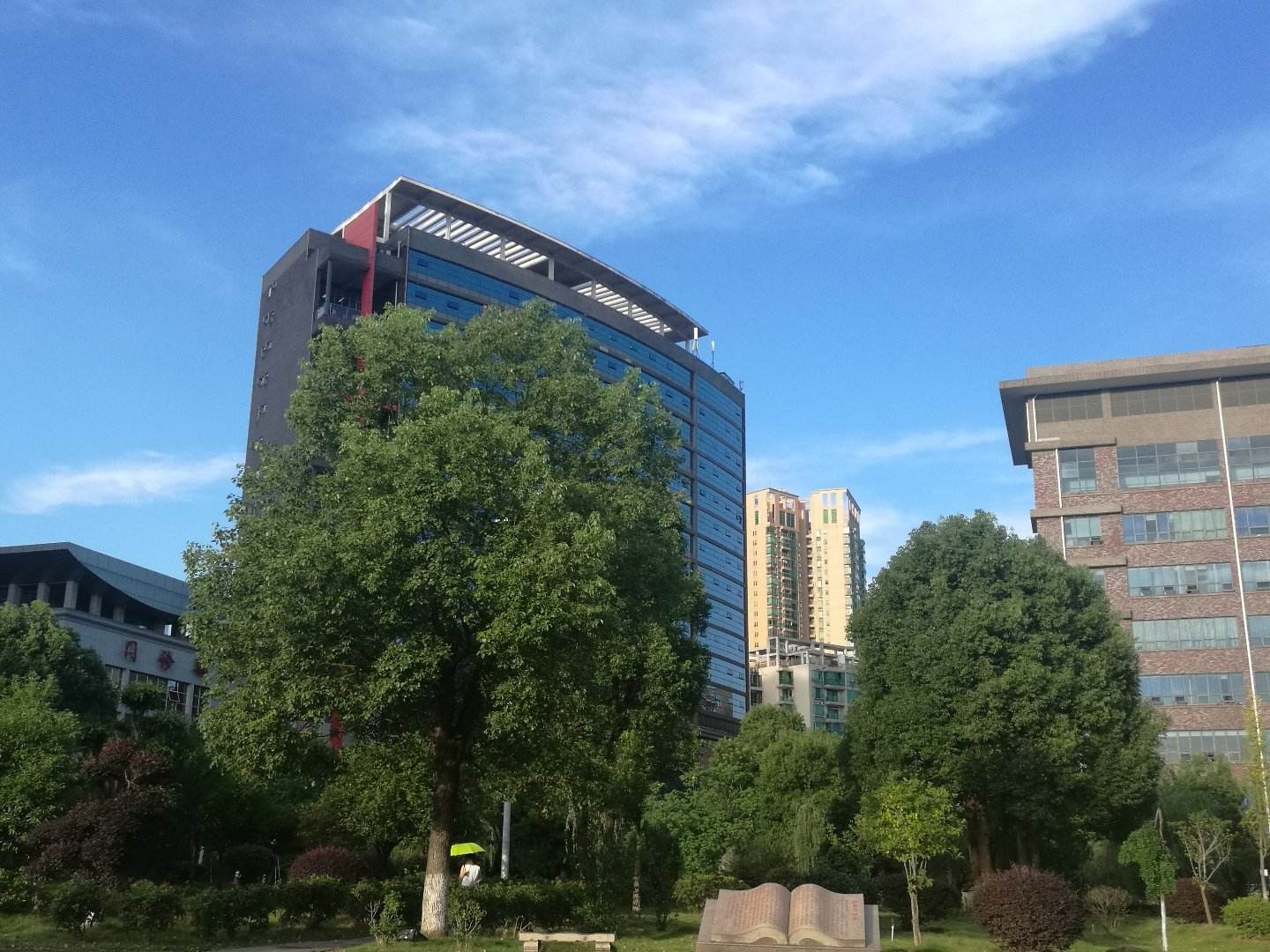 南华大学最强的2个专业，一个毕业能治病救人，另一个能保家卫国